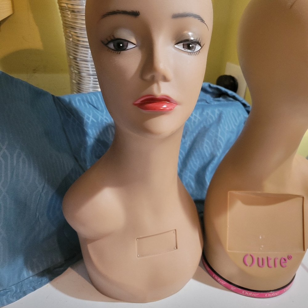 Mannequin heads